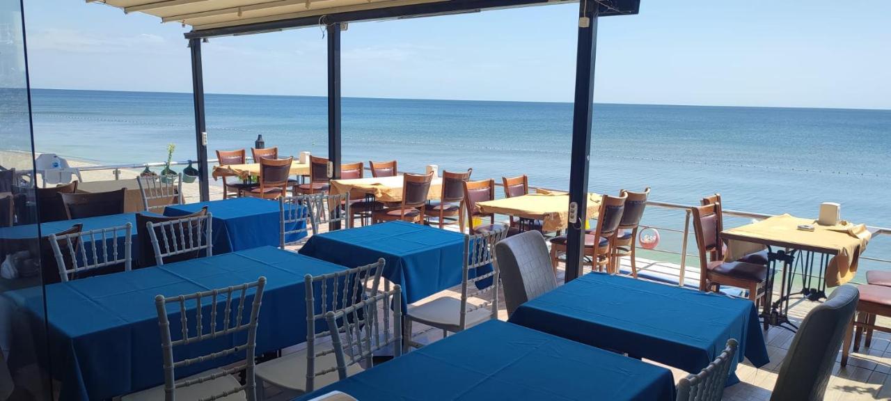 Deniz Hotel Kumburgaz Бююкчекмедже Екстериор снимка